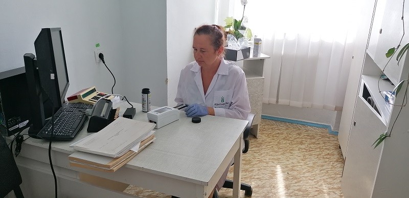 В клініко - лабораторному відділенні встановлено сучасні апарати для проведення аналізу крові та сечі