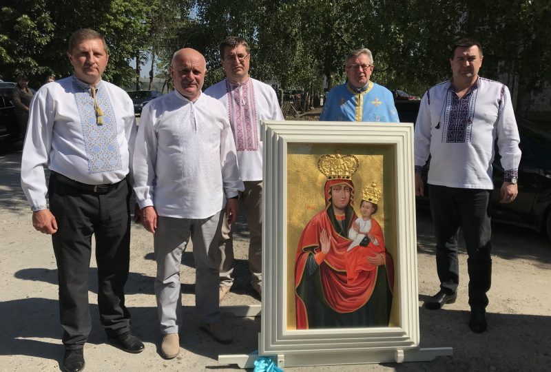 Ікону Божої Матері привезли із Зарваниці до каплички нашої лікарні!